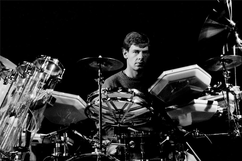 Bill Bruford Drummer | Zero to Drum Bill Bruford Dietro Alla Batteria