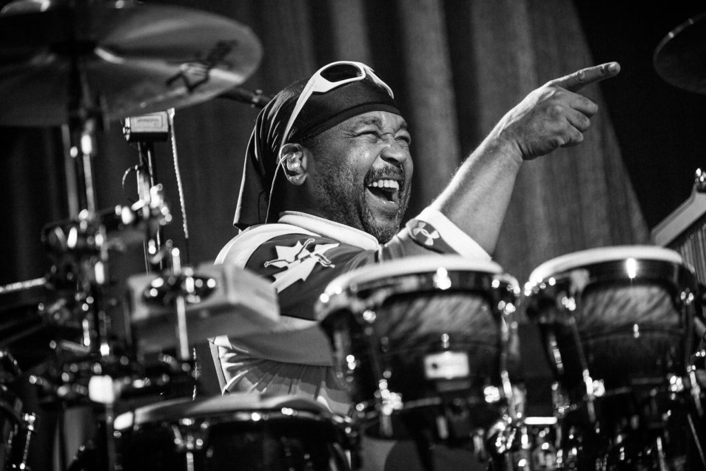 Carter Beauford Performing