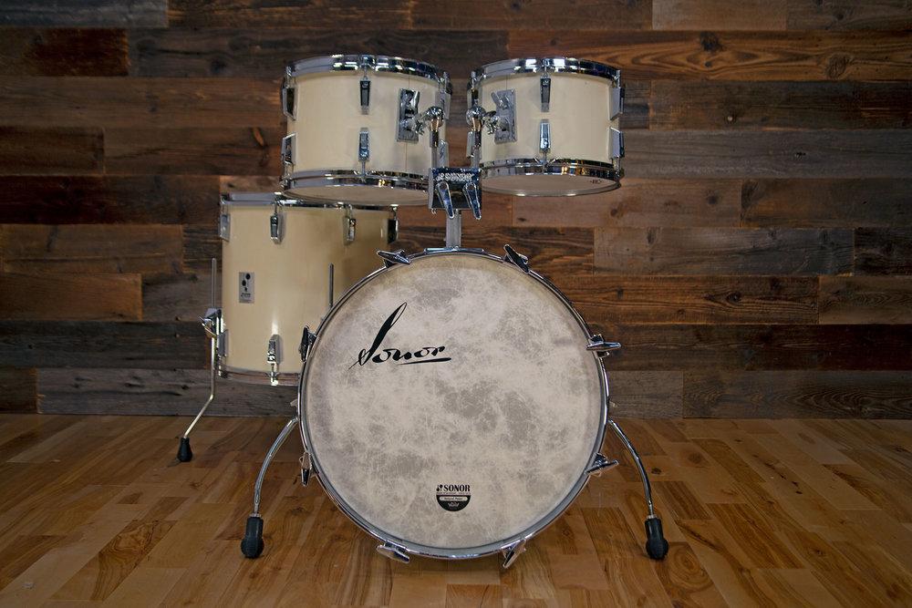 SONOR PHONIC BEECH 4 PIECE DRUM KIT RARE STANDARD SIZES GLOSS WHITE PRE LOVED | Zero to Drum Sonor Phonic Beech 4 Piece Drum Kit Rare Standard Sizes Gloss White Pre Loved