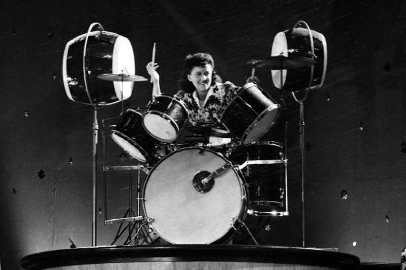 viola smith on stage