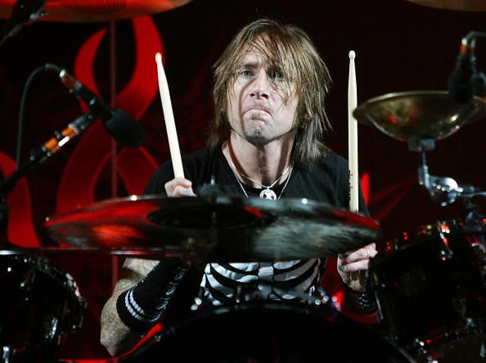 shannon larkin performing